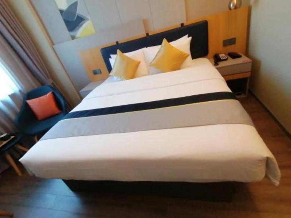 Home Inn Kunming Baita Road Куньмин Экстерьер фото